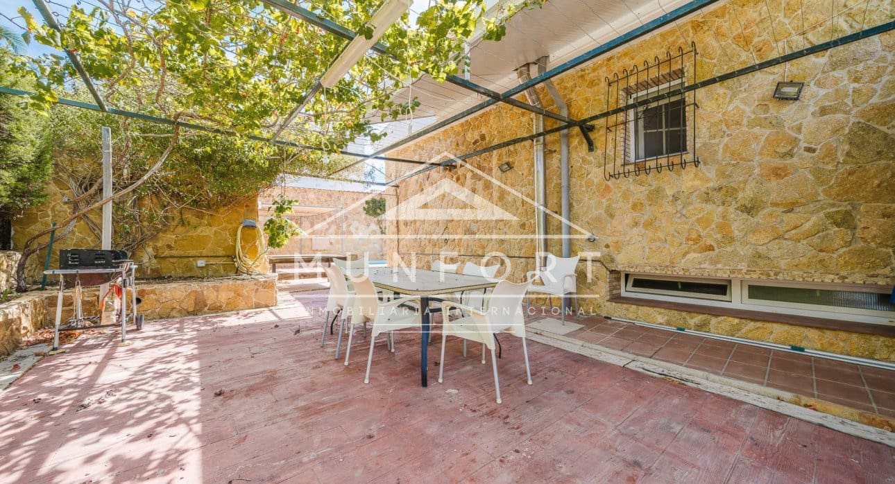 6 sypialnia Willa na sprzedaż w Torrevieja z basenem - 890 000 € (Ref: 9210394)