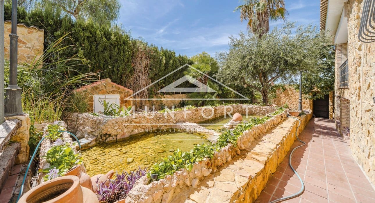 6 sypialnia Willa na sprzedaż w Torrevieja z basenem - 890 000 € (Ref: 9210394)