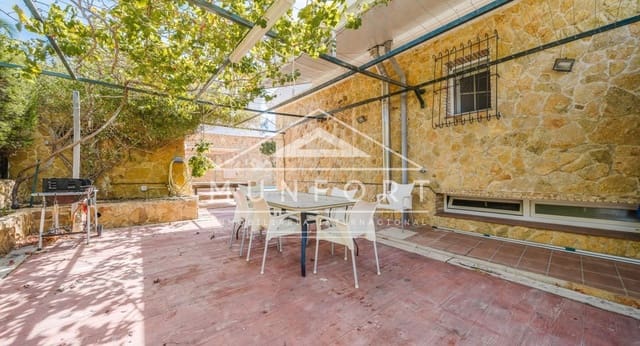 6 sypialnia Willa na sprzedaż w Torrevieja z basenem - 890 000 € (Ref: 9210394)