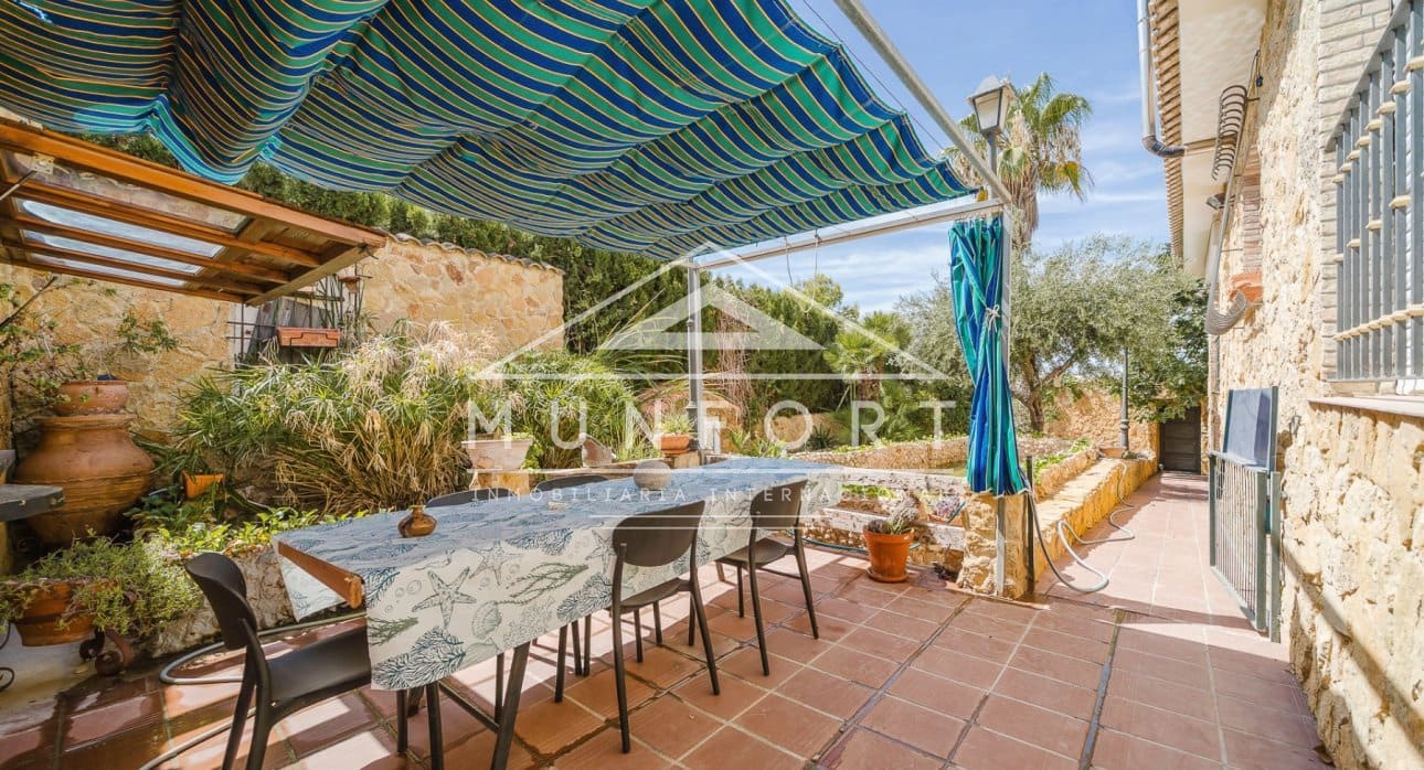 6 sypialnia Willa na sprzedaż w Torrevieja z basenem - 890 000 € (Ref: 9210394)