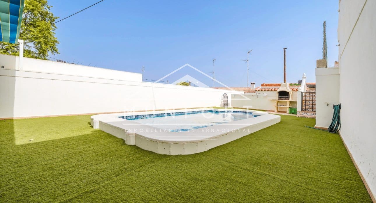 3 slaapkamer Villa te koop in Pilar de la Horadada met zwembad - € 239.900 (Ref: 9251508)