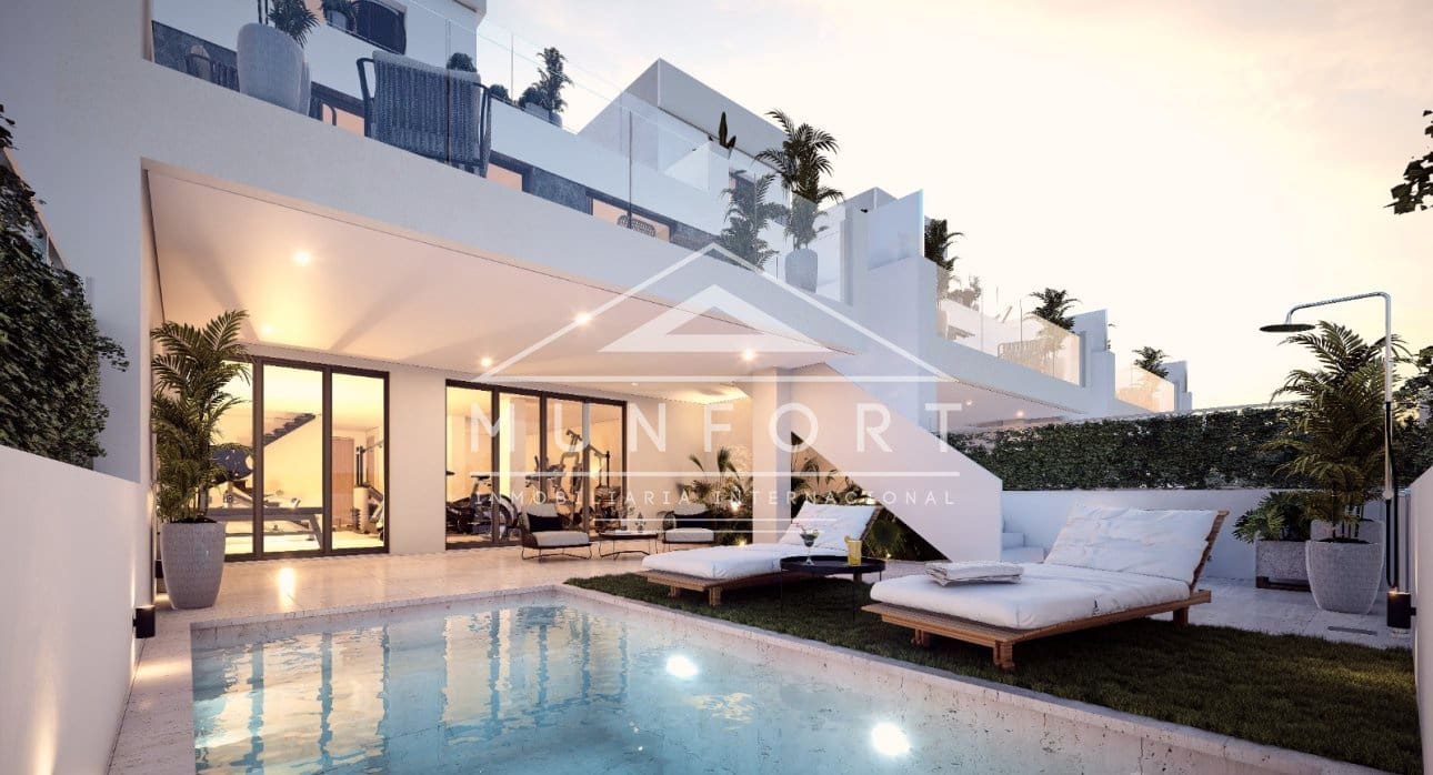 Chalet de 3 habitaciones en Los Alcázares en venta con piscina - 720.000 € (Ref: 9255869)