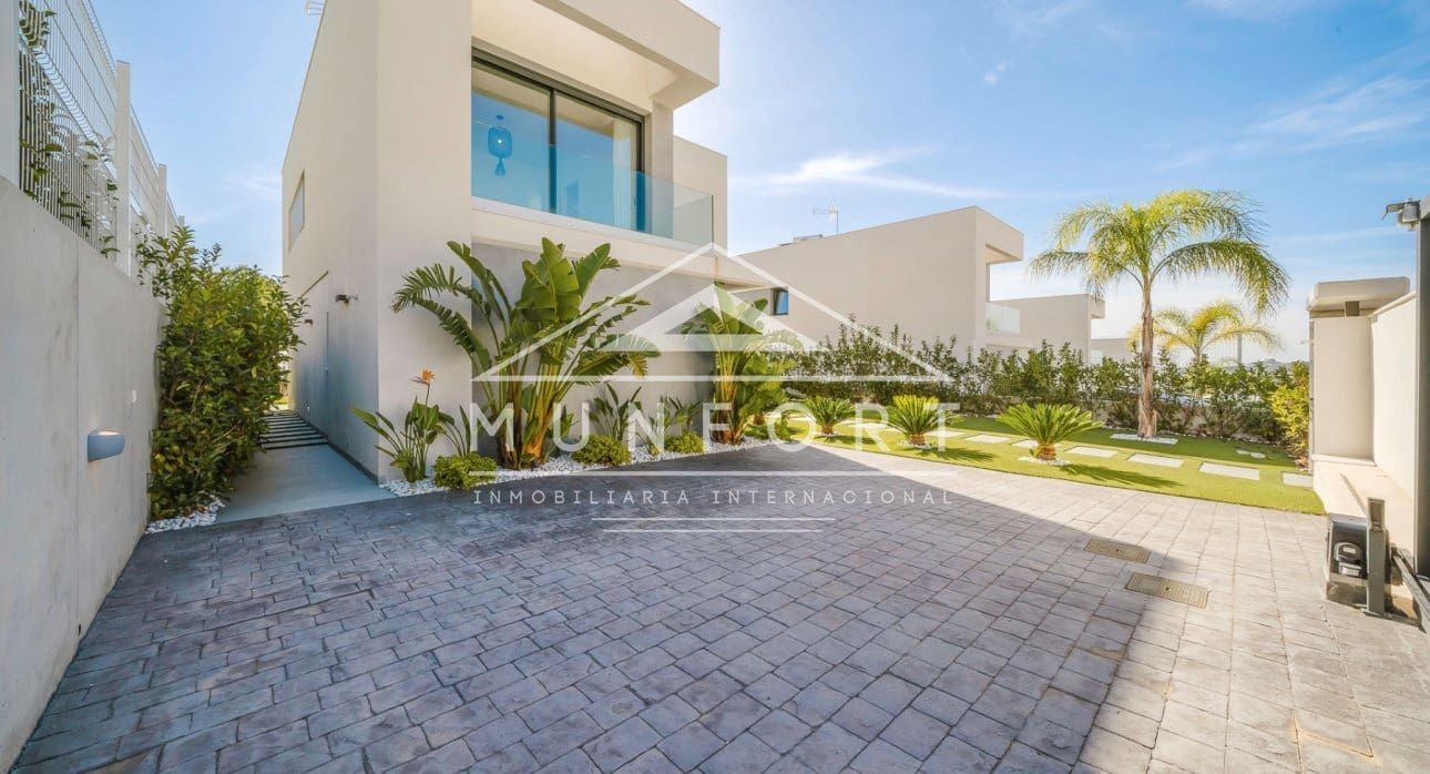 3 soveværelse Villa til salg i Finestrat med swimmingpool - € 870.000 (Ref: 9258049)