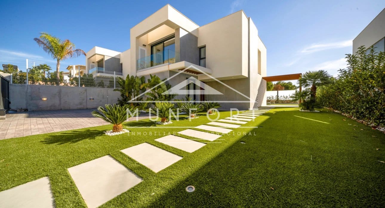 3 soveværelse Villa til salg i Finestrat med swimmingpool - € 870.000 (Ref: 9258049)