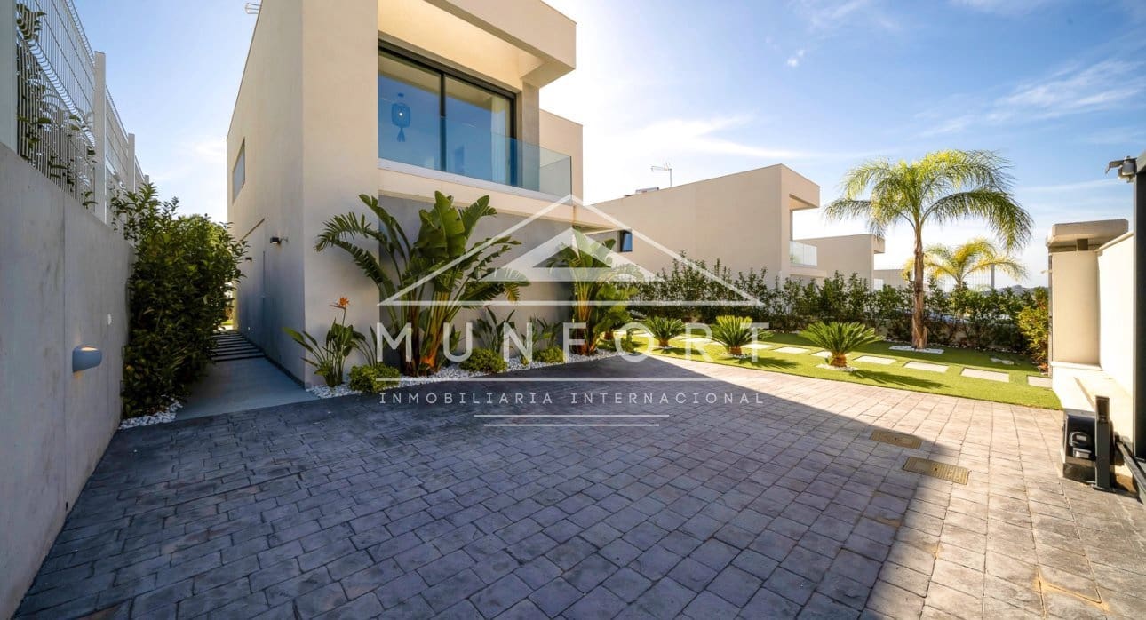 3 soveværelse Villa til salg i Finestrat med swimmingpool - € 870.000 (Ref: 9258049)