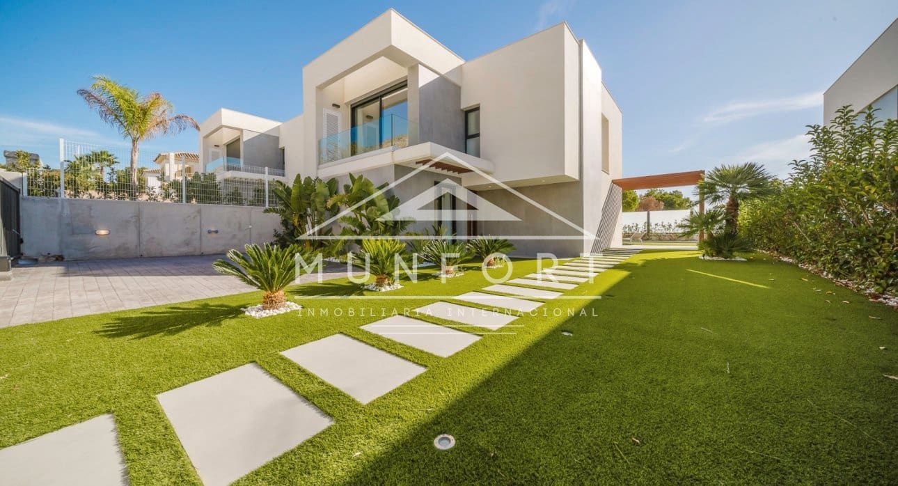 3 soveværelse Villa til salg i Finestrat med swimmingpool - € 870.000 (Ref: 9258049)