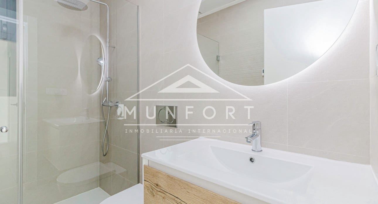 2 Zimmer Villa zu verkaufen in La Manga del Mar Menor mit Pool - 455.000 € (Ref: 9258065)