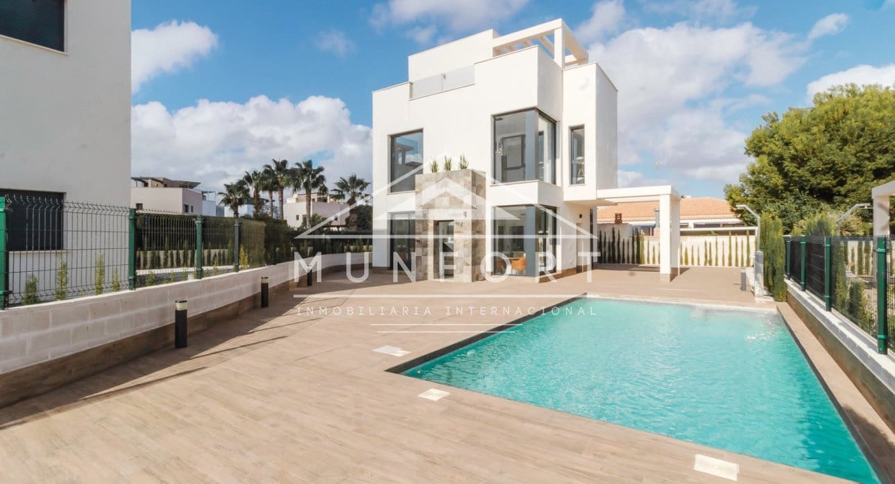 2 Zimmer Villa zu verkaufen in La Manga del Mar Menor mit Pool - 455.000 € (Ref: 9258065)