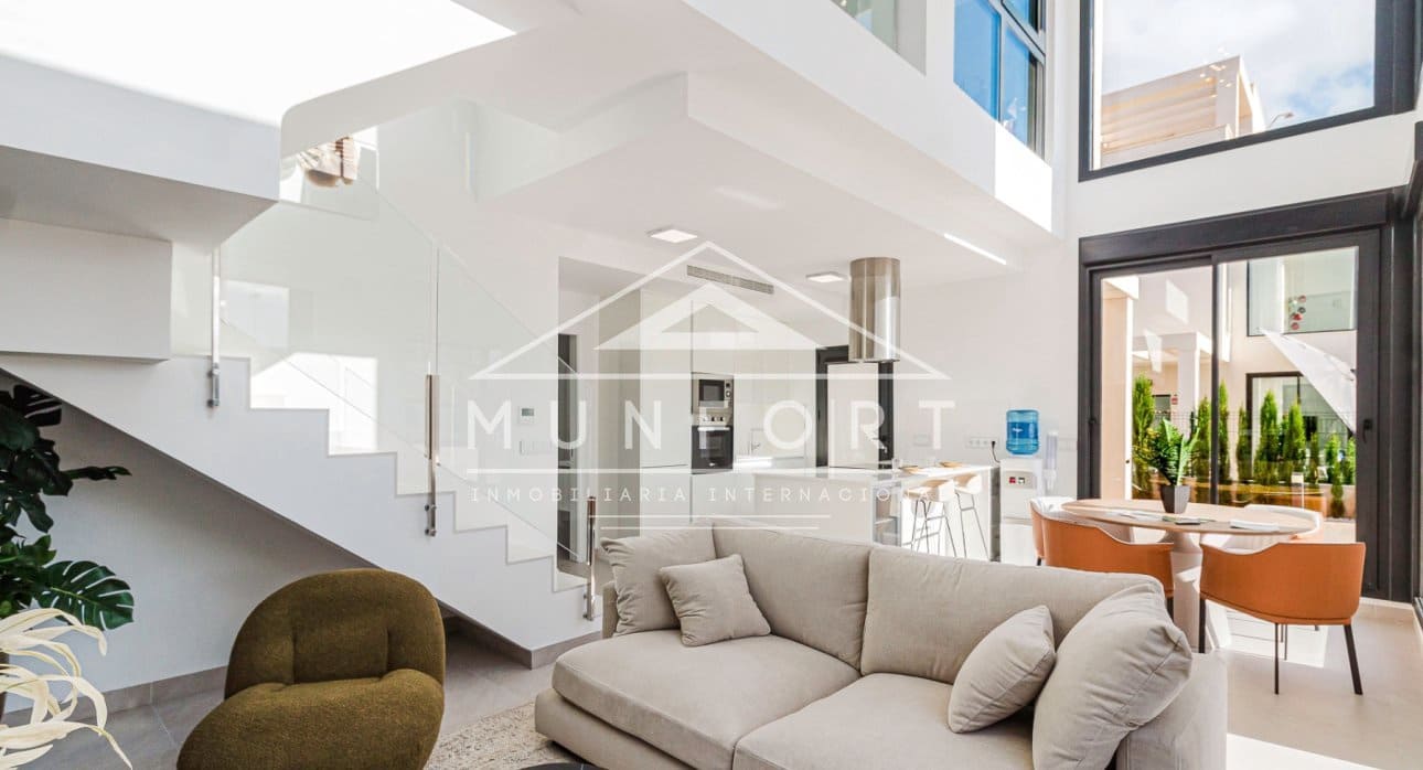 2 Zimmer Villa zu verkaufen in La Manga del Mar Menor mit Pool - 455.000 € (Ref: 9258065)