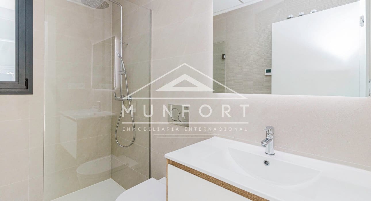 2 Zimmer Villa zu verkaufen in La Manga del Mar Menor mit Pool - 455.000 € (Ref: 9258065)