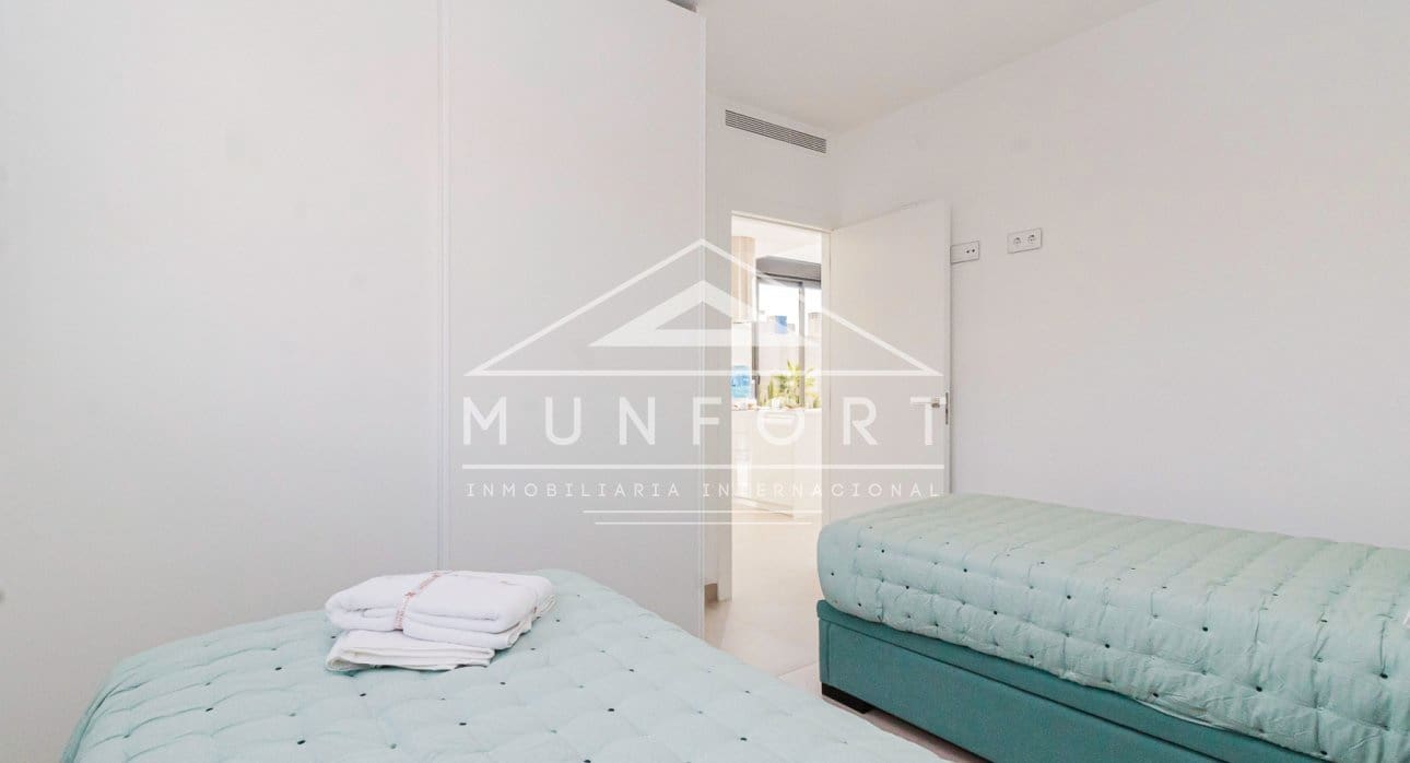 2 Zimmer Villa zu verkaufen in La Manga del Mar Menor mit Pool - 455.000 € (Ref: 9258065)