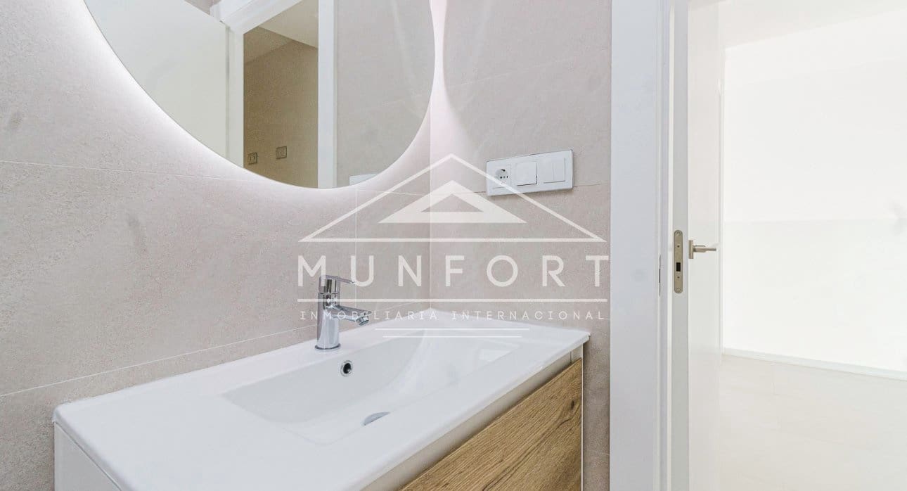 2 Zimmer Villa zu verkaufen in La Manga del Mar Menor mit Pool - 455.000 € (Ref: 9258065)