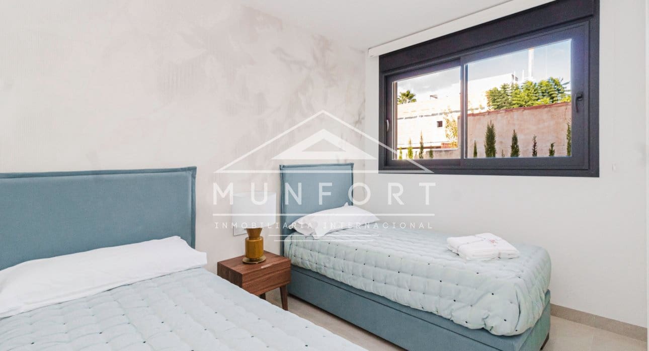 2 Zimmer Villa zu verkaufen in La Manga del Mar Menor mit Pool - 455.000 € (Ref: 9258065)