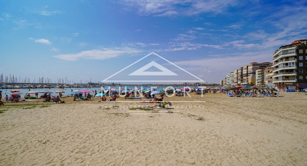 1 soveværelse Lejlighed til salg i Torrevieja med swimmingpool - € 185.000 (Ref: 9258069)