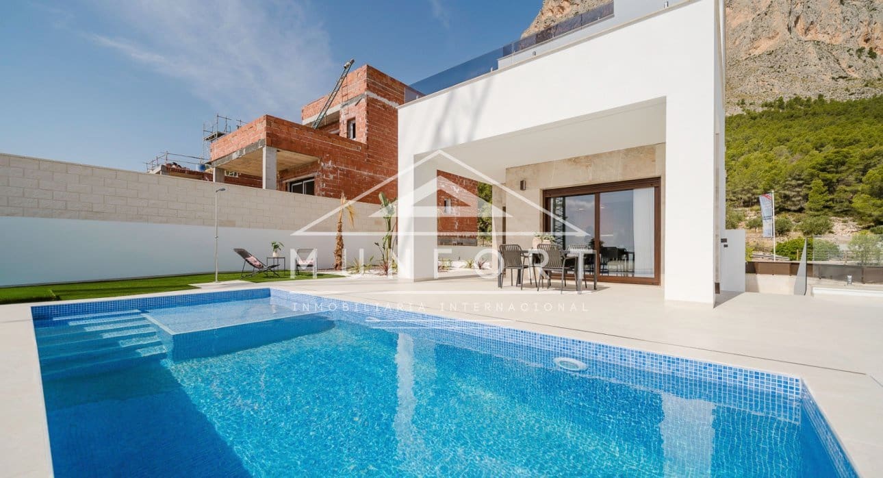 3 slaapkamer Villa te koop in Polop met zwembad - € 598.000 (Ref: 9258070)