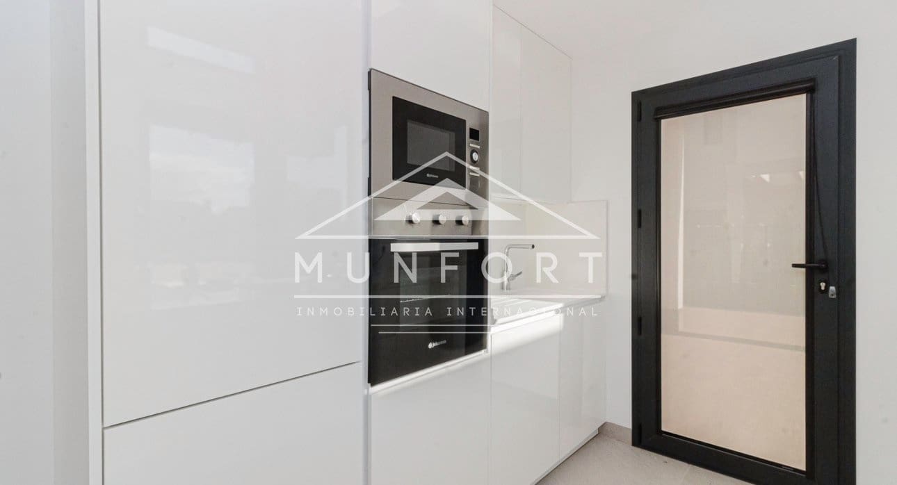 4 sypialnia Willa na sprzedaż w La Manga del Mar Menor z basenem - 625 000 € (Ref: 9258079)