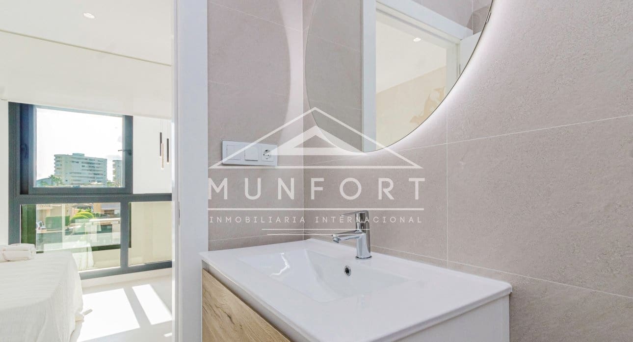 4 sypialnia Willa na sprzedaż w La Manga del Mar Menor z basenem - 625 000 € (Ref: 9258079)