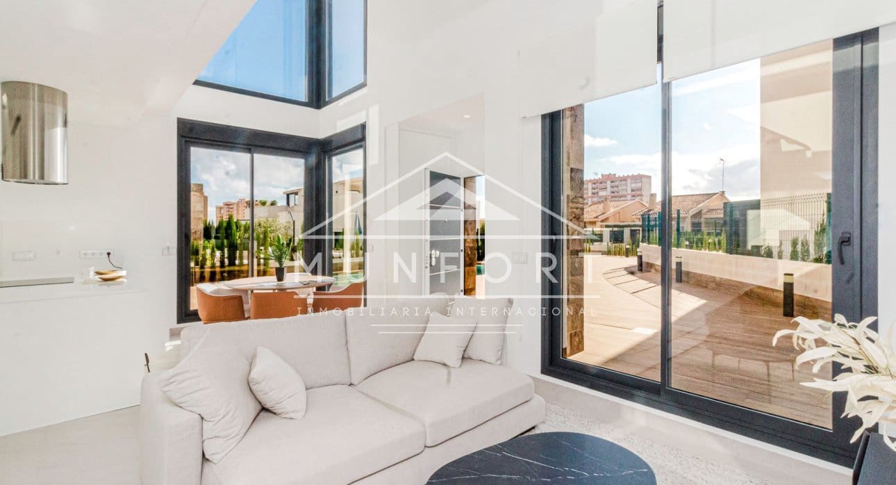 4 sypialnia Willa na sprzedaż w La Manga del Mar Menor z basenem - 625 000 € (Ref: 9258079)