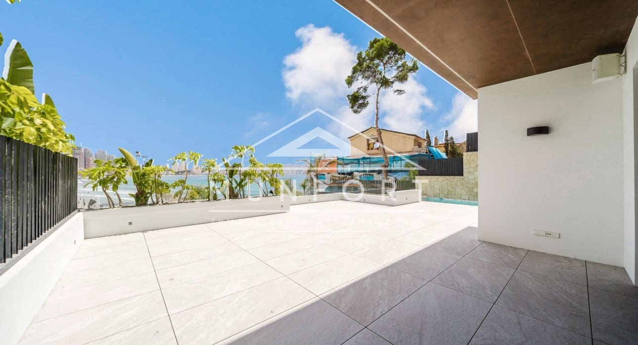 4 bedroom Semi-detached Villa for sale in Benidorm with pool - € 1,650,000 (Ref: 9258165)