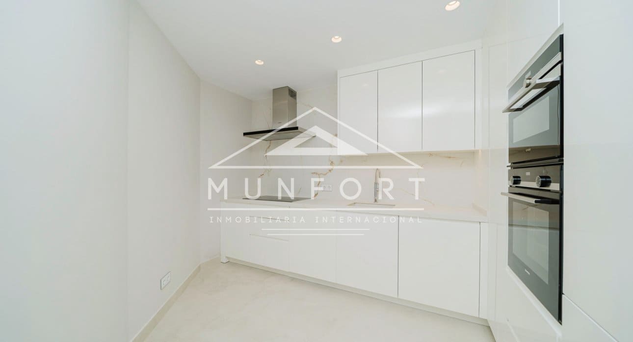 4 bedroom Semi-detached Villa for sale in Benidorm with pool - € 1,650,000 (Ref: 9258165)