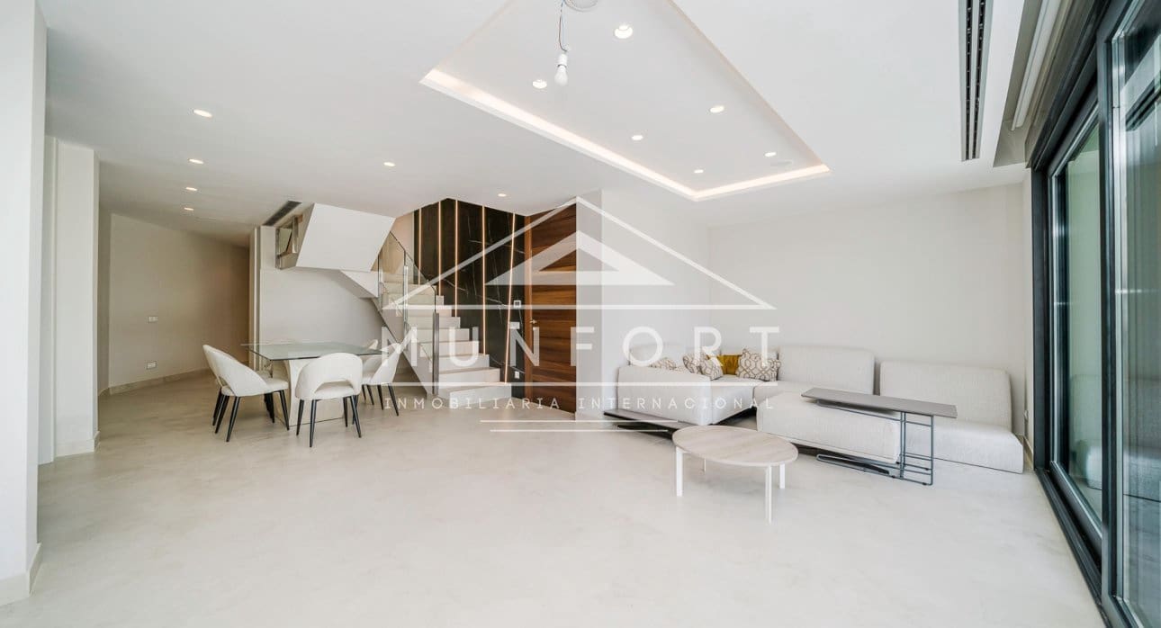 4 bedroom Semi-detached Villa for sale in Benidorm with pool - € 1,650,000 (Ref: 9258165)