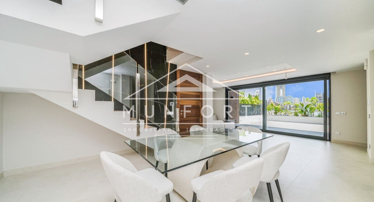 4 bedroom Semi-detached Villa for sale in Benidorm with pool - € 1,650,000 (Ref: 9258165)