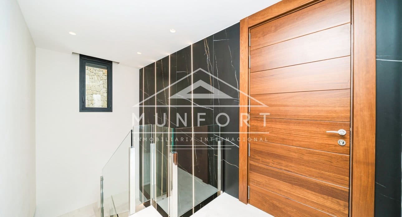 4 bedroom Semi-detached Villa for sale in Benidorm with pool - € 1,650,000 (Ref: 9258165)