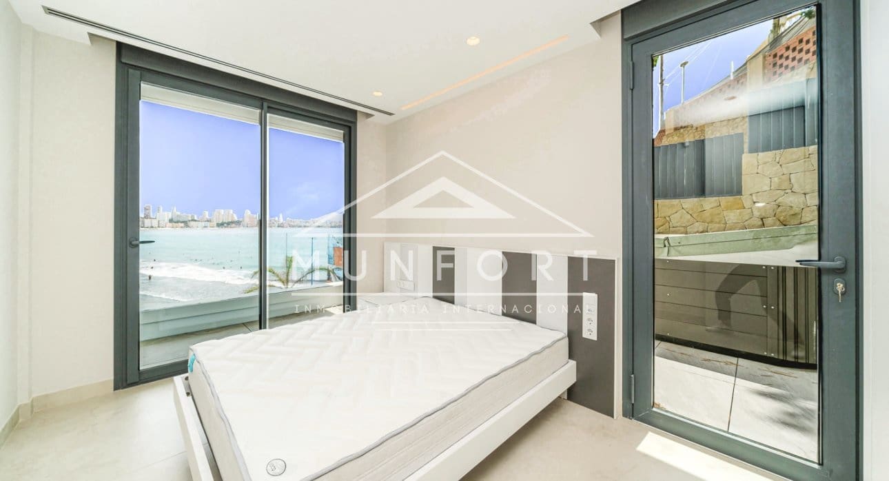 4 bedroom Semi-detached Villa for sale in Benidorm with pool - € 1,650,000 (Ref: 9258165)