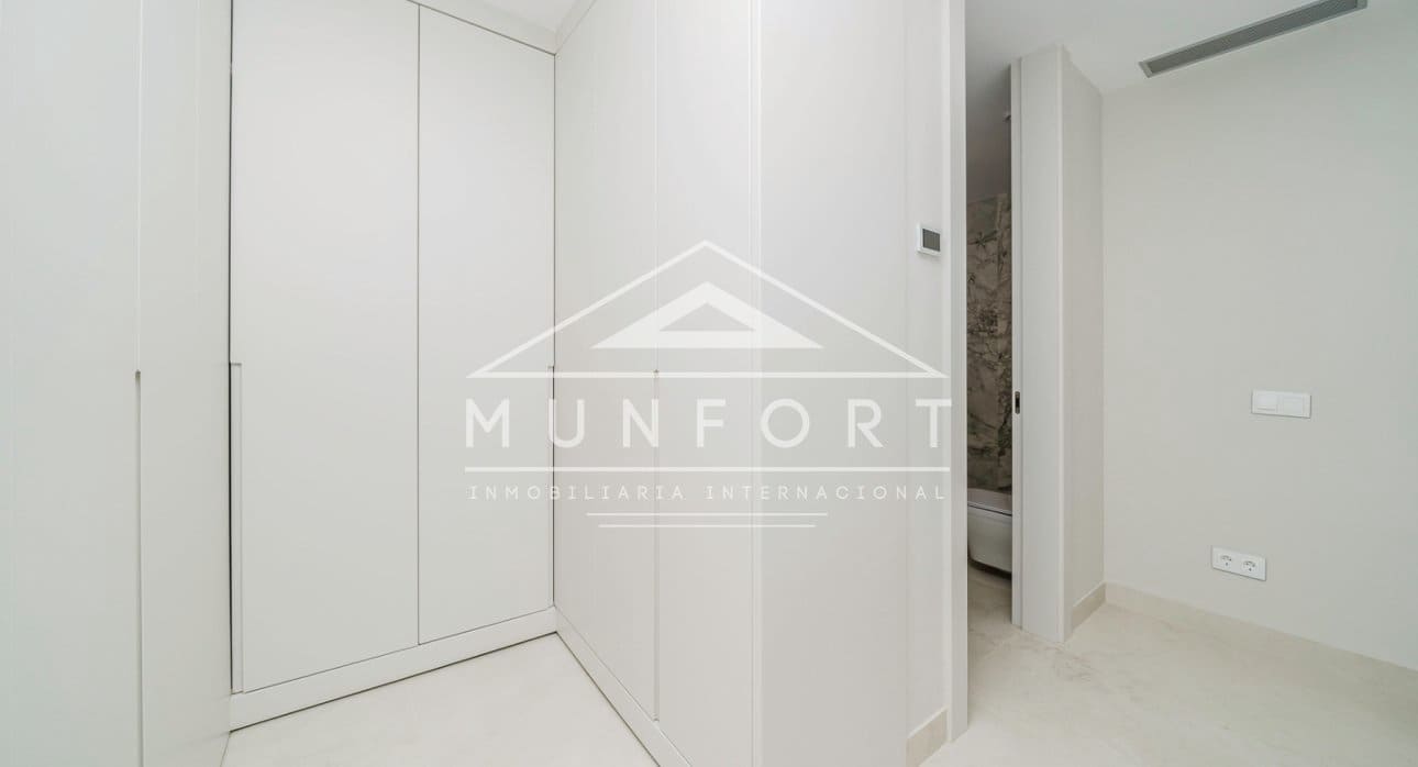 4 bedroom Semi-detached Villa for sale in Benidorm with pool - € 1,650,000 (Ref: 9258165)