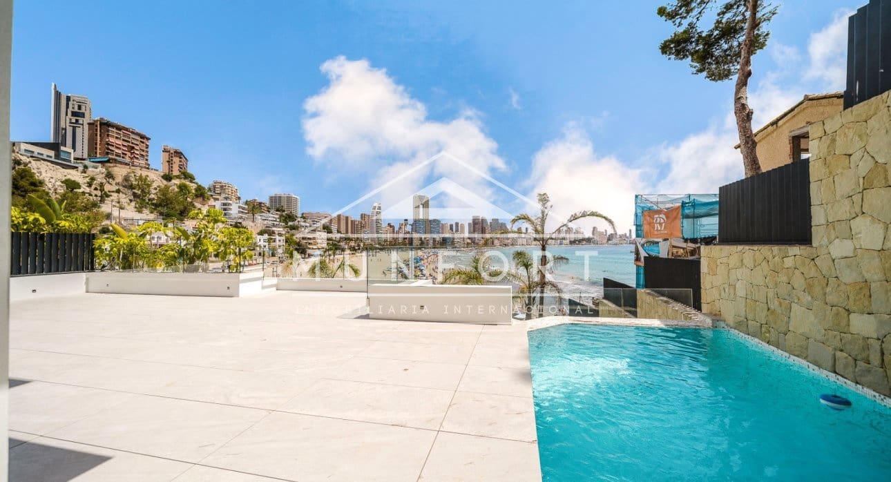 4 bedroom Semi-detached Villa for sale in Benidorm with pool - € 1,650,000 (Ref: 9258165)