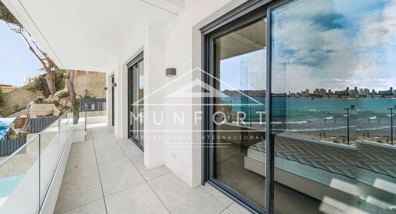 4 bedroom Semi-detached Villa for sale in Benidorm with pool - € 1,650,000 (Ref: 9258165)