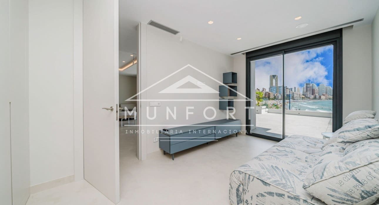 4 bedroom Semi-detached Villa for sale in Benidorm with pool - € 1,650,000 (Ref: 9258165)