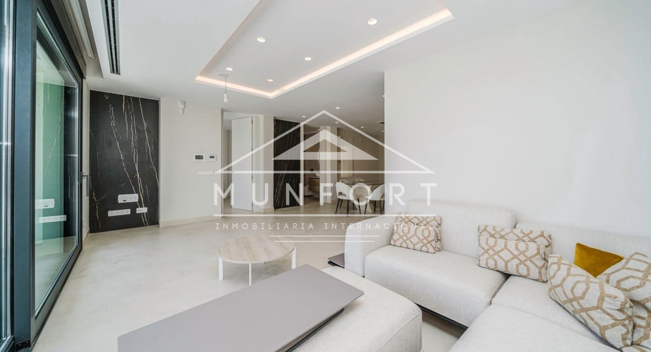 4 bedroom Semi-detached Villa for sale in Benidorm with pool - € 1,650,000 (Ref: 9258165)