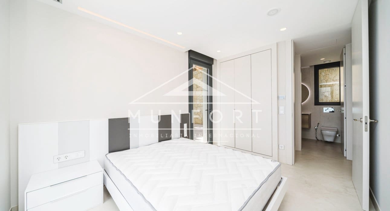 4 bedroom Semi-detached Villa for sale in Benidorm with pool - € 1,650,000 (Ref: 9258165)