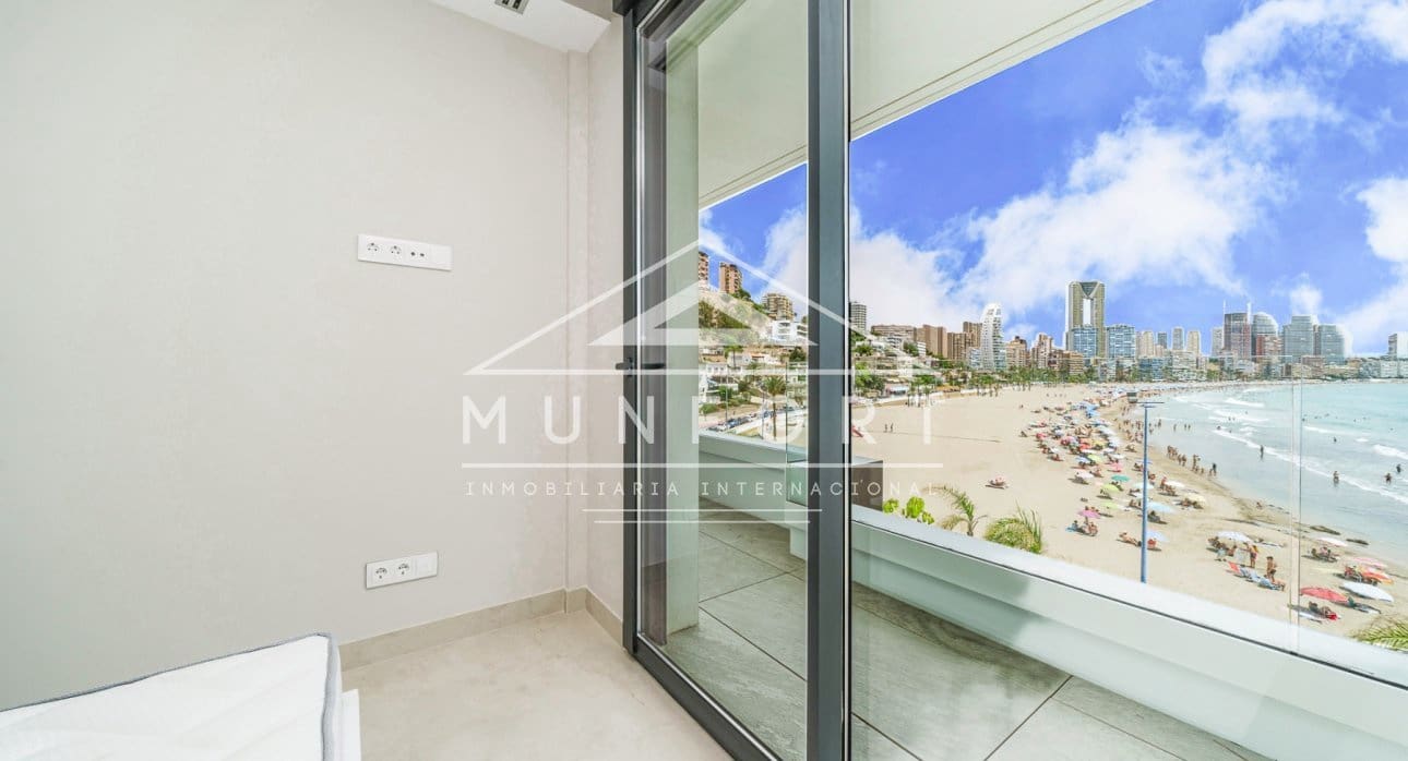 4 bedroom Semi-detached Villa for sale in Benidorm with pool - € 1,650,000 (Ref: 9258165)