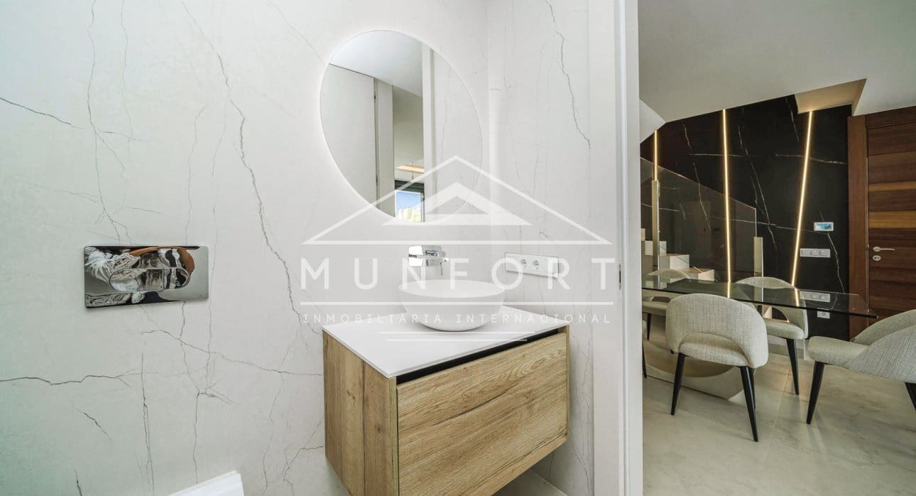 4 bedroom Semi-detached Villa for sale in Benidorm with pool - € 1,650,000 (Ref: 9258165)