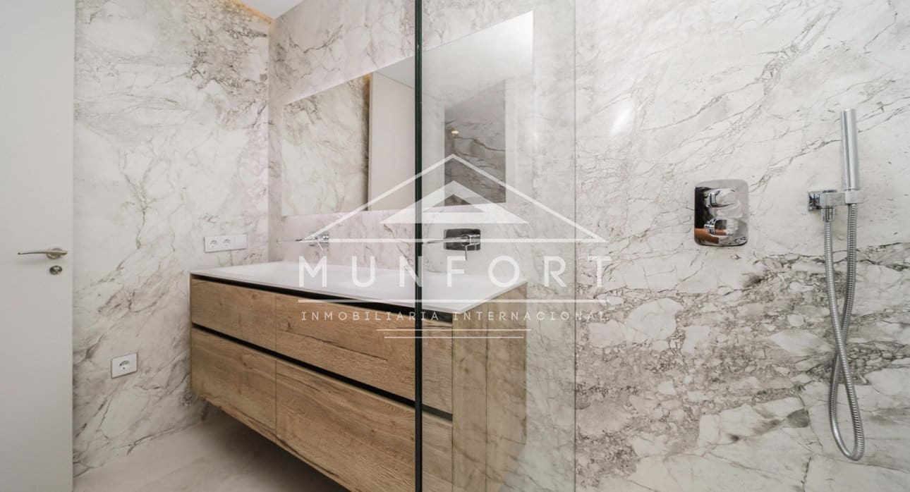 4 bedroom Semi-detached Villa for sale in Benidorm with pool - € 1,650,000 (Ref: 9258165)