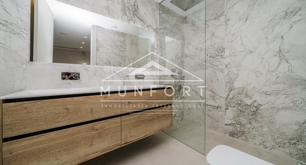 4 bedroom Semi-detached Villa for sale in Benidorm with pool - € 1,650,000 (Ref: 9258165)