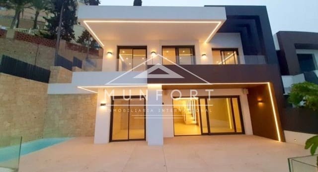 4 soverom Kjedet enebolig til salgs i Playa Poniente, Benidorm med svømmebasseng - € 1 650 000 (Ref: 9258165)