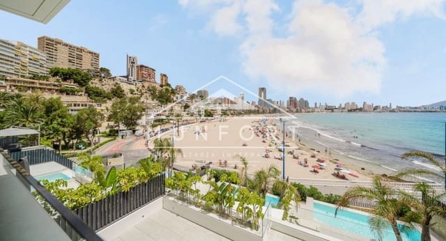 4 soverom Kjedet enebolig til salgs i Playa Poniente, Benidorm med svømmebasseng - € 1 650 000 (Ref: 9258165)