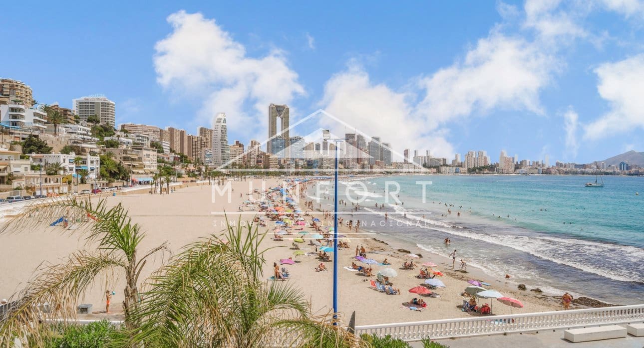 4 bedroom Semi-detached Villa for sale in Benidorm with pool - € 1,650,000 (Ref: 9258165)