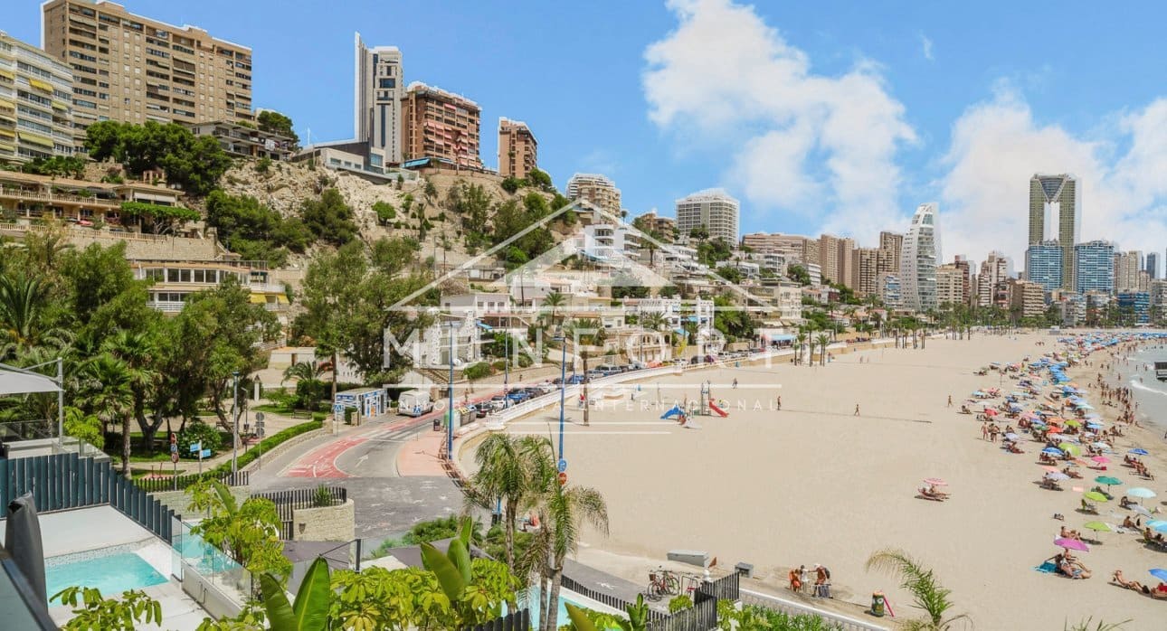 4 bedroom Semi-detached Villa for sale in Benidorm with pool - € 1,650,000 (Ref: 9258165)