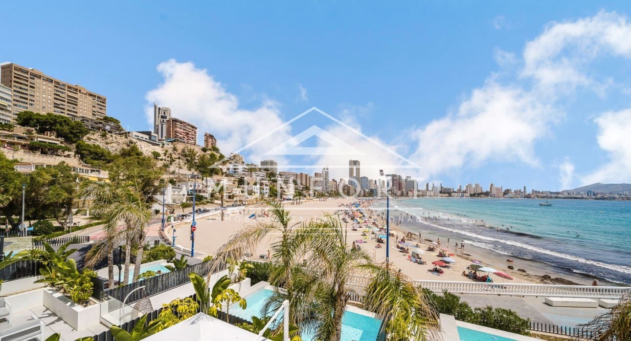 4 bedroom Semi-detached Villa for sale in Benidorm with pool - € 1,650,000 (Ref: 9258165)