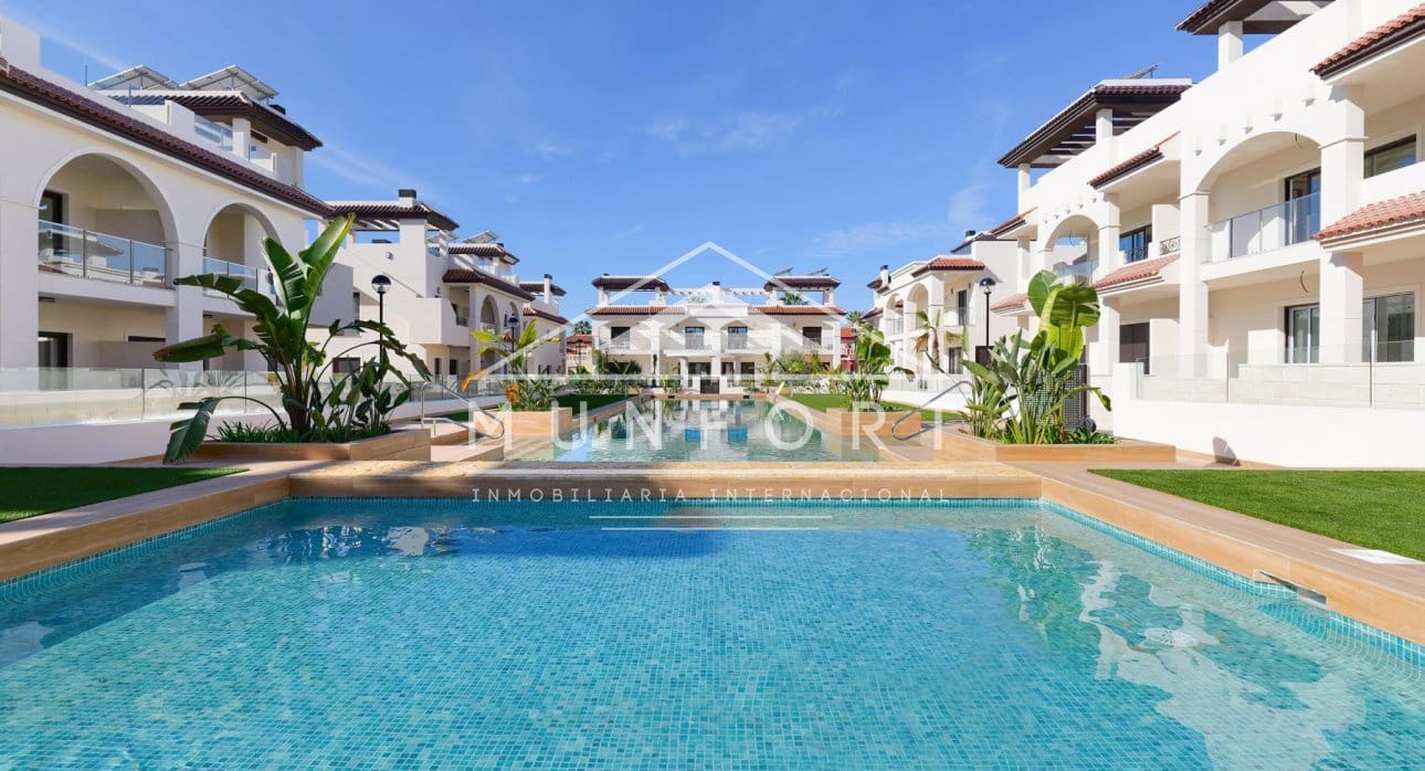 3 makuuhuone Kattohuoneisto myytävänä paikassa Ciudad Quesada mukana uima-altaan - 414 000 € (Ref: 9261887)