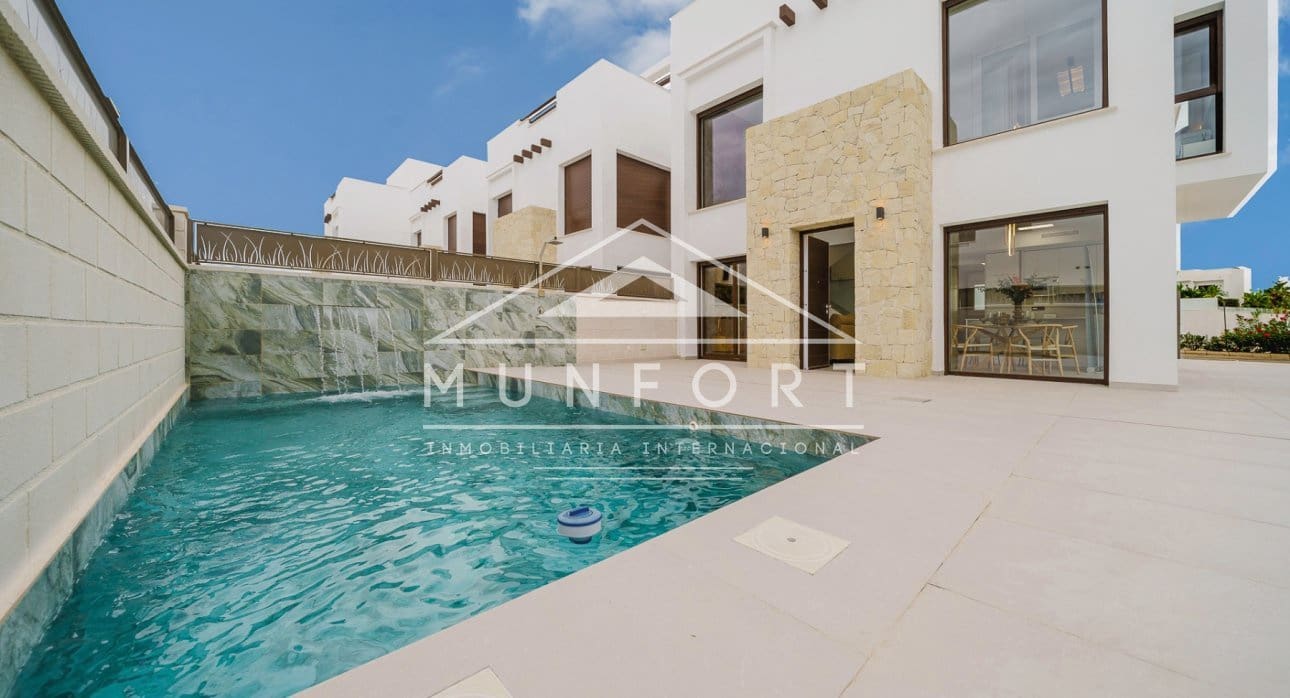 5 bedroom Villa for sale in Los Montesinos with pool - € 780,000 (Ref: 9261888)