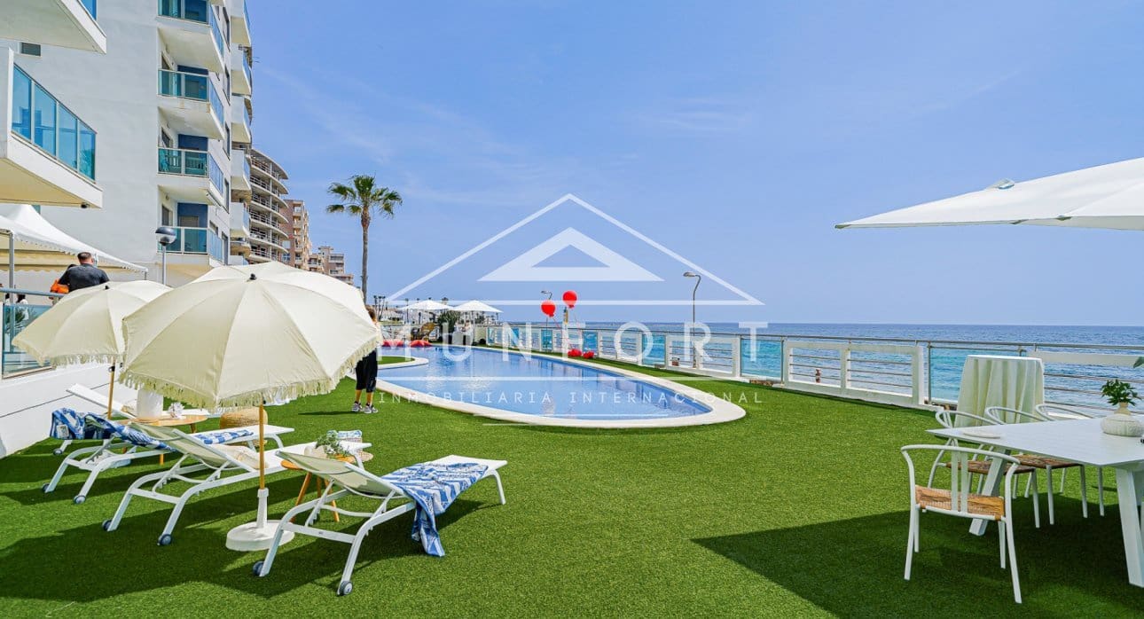 3 makuuhuone Huoneisto myytävänä paikassa La Manga del Mar Menor mukana uima-altaan - 546 000 € (Ref: 9261900)