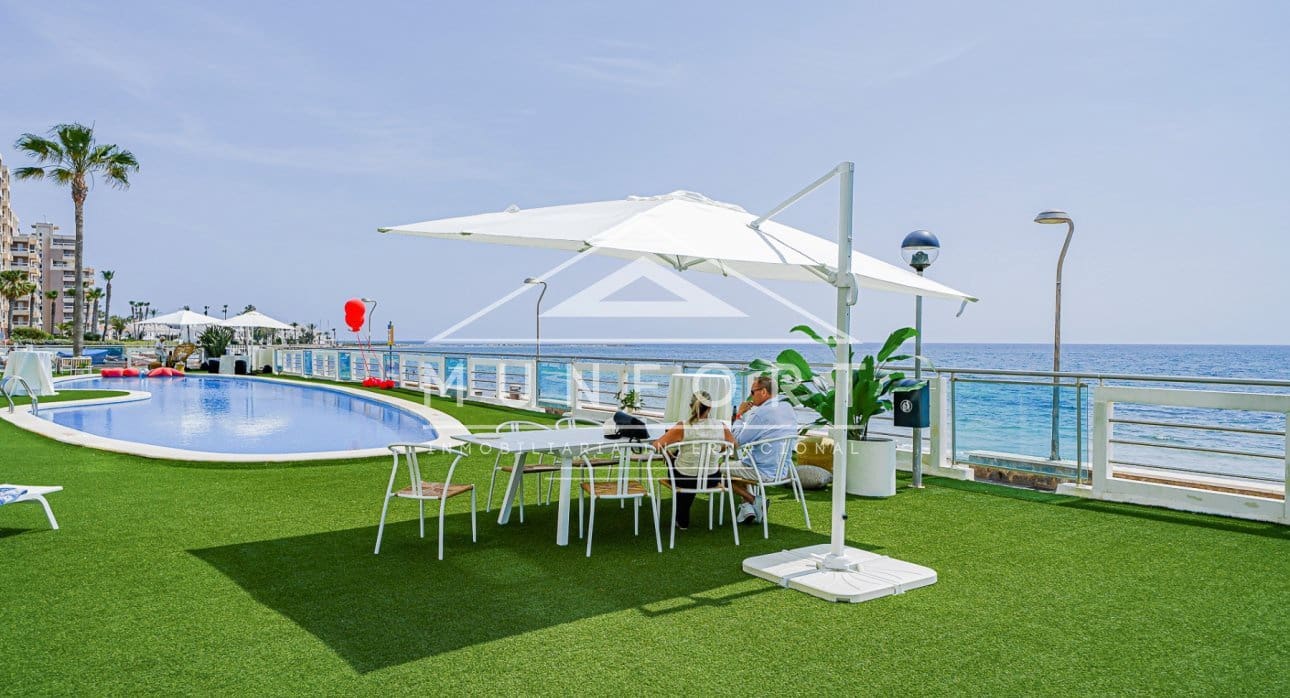 2 makuuhuone Huoneisto myytävänä paikassa La Manga del Mar Menor mukana uima-altaan - 473 000 € (Ref: 9261901)