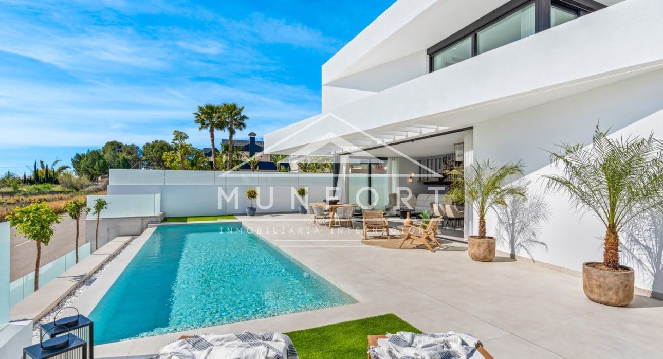 3 bedroom Villa for sale in Polop with pool - € 745,000 (Ref: 9261904)