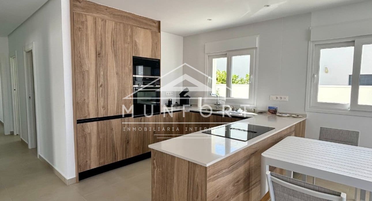 Chalet de 3 habitaciones en Benijófar en venta con piscina - 478.732 € (Ref: 9263424)