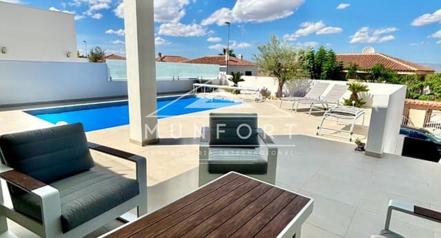 Chalet de 3 habitaciones en Benijófar en venta con piscina - 478.732 € (Ref: 9263424)